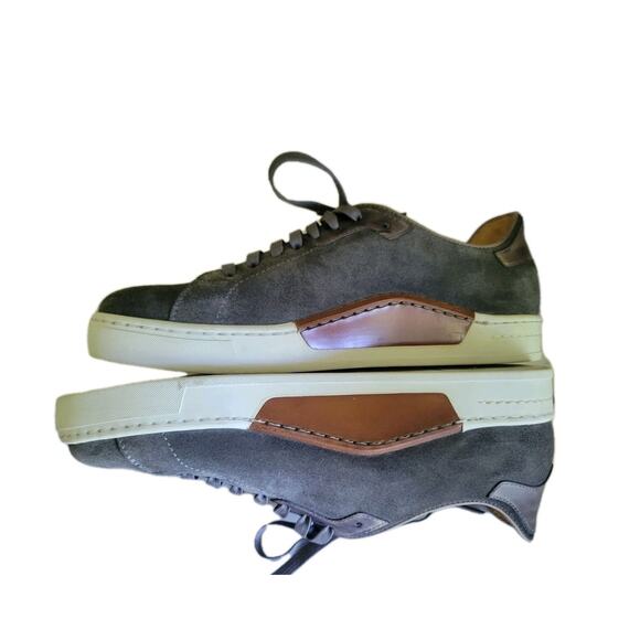 Athletic_Shoes